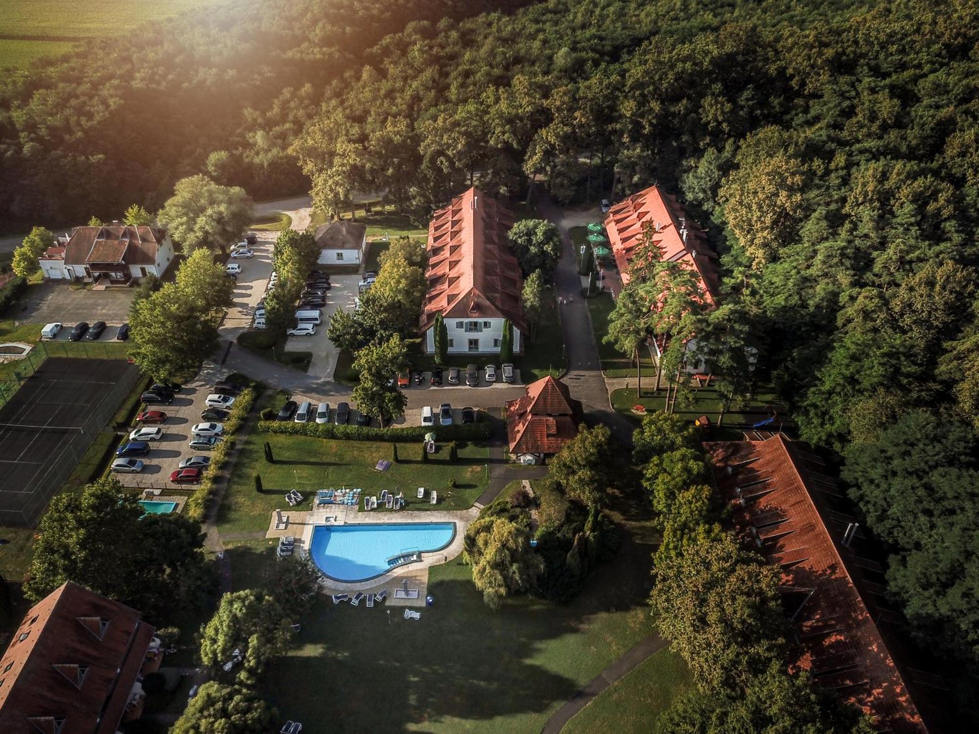 ホテル Abbazia Country Club Nemesnép エクステリア 写真